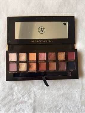 Anastasia Beverly Hills Soft Glam Eyeshadow palette